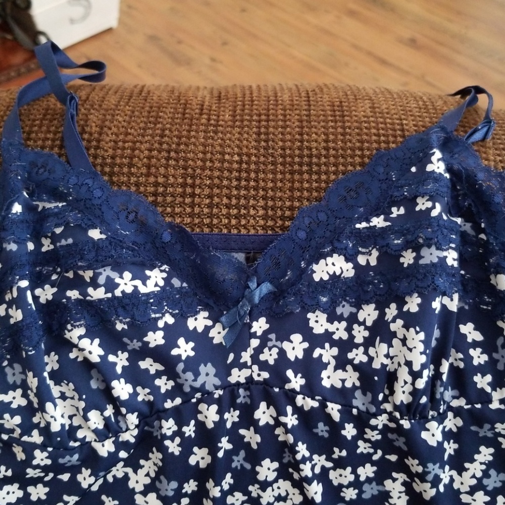 Nightgown - Picture 2 of 5